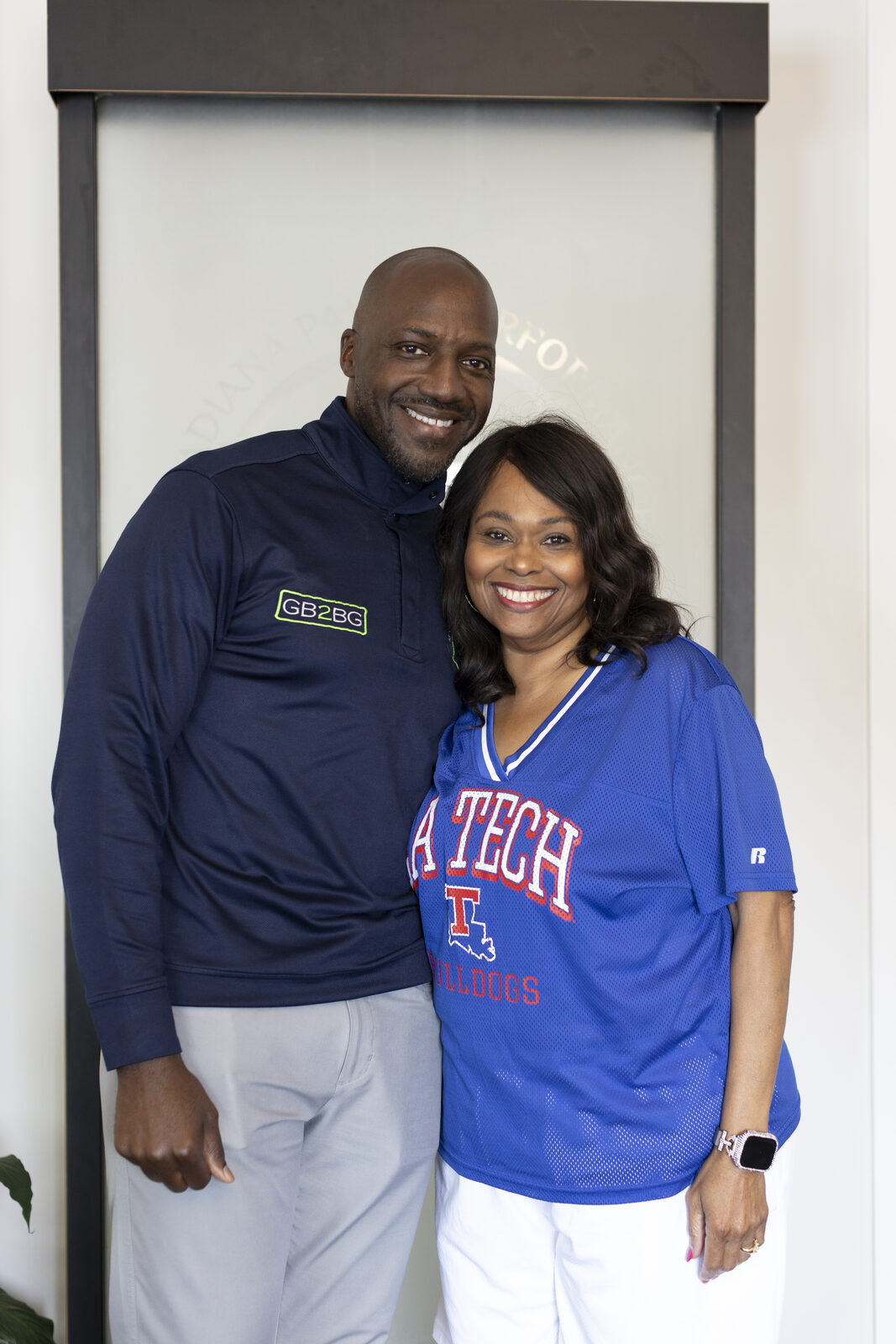 A happy patient couple at Acadiana Pain & Performance Rehab